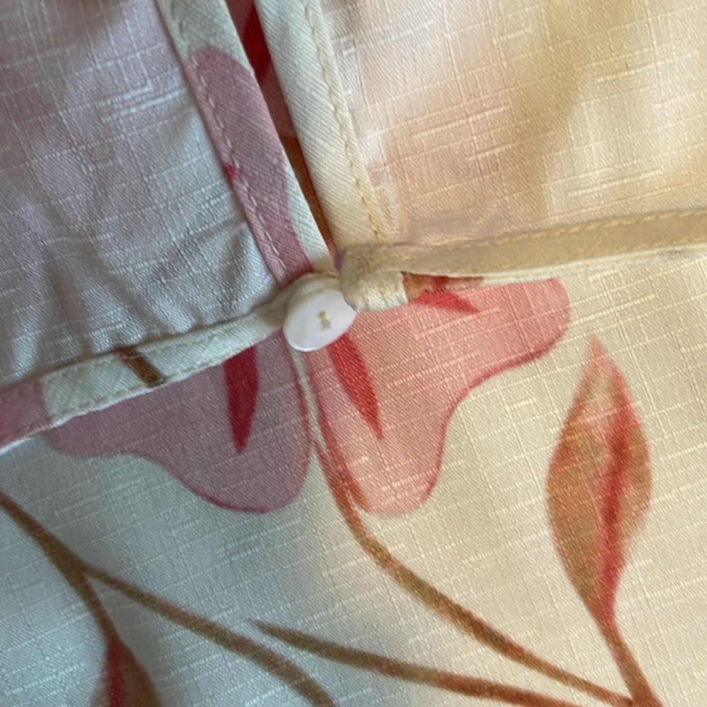 NWT.. Pink and White Floral Dress by Commense in size small. - Picture 4 of 7